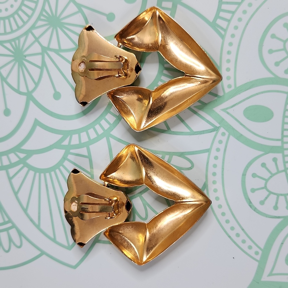 5/$20 Bundle deal - Clipback Earrings - Picture 2 of 3